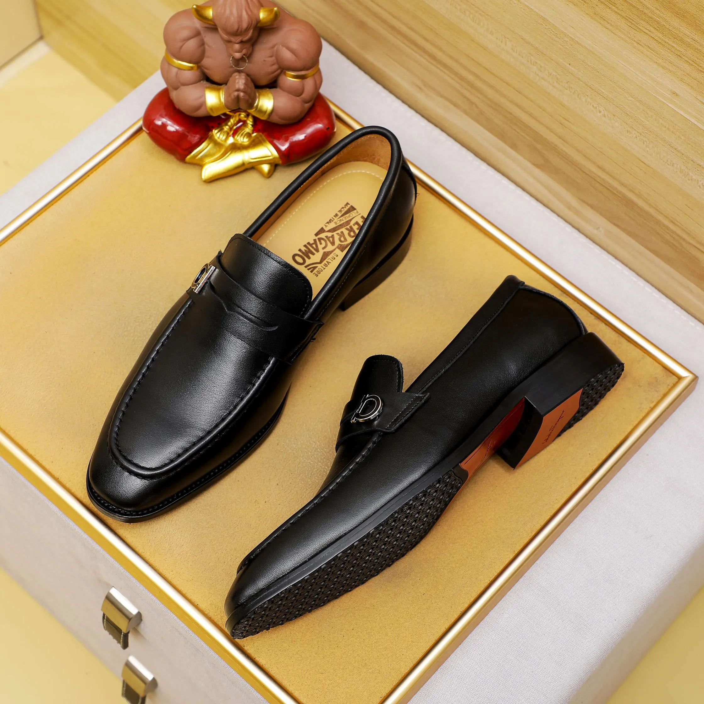 Men's shoes 💰460 🕷🕷🐂【Ferragamo】Ferragamo Popular fashionable leather shoes🇨🇳Official website counter 1:1 production, original mold opening💯Good quality visible, imported high-end first-layer waxed calfskin, water-dyed🐂leather lining🌿very clear texture, high-quality waterproof, non-slip and wear-resistant outsole🎋high quality and low price, truly handmade🍓3 colors available! Code number 38-44……(45.46.Customized)